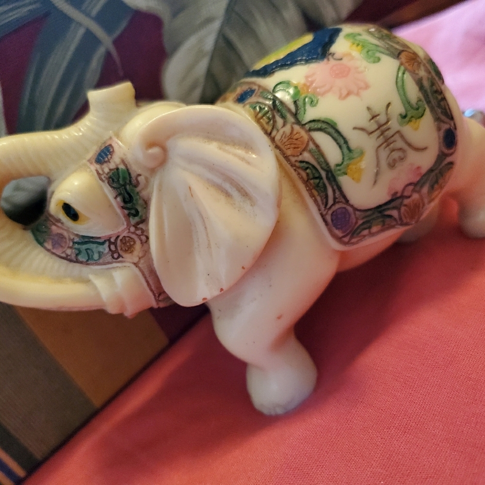 Ivory elephant - Picture 3 of 4
